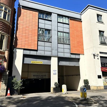 Stunning 2-Bed Town Centre Apartment - Hosted By Hutch Lifestyle Leamington Spa Bagian luar foto