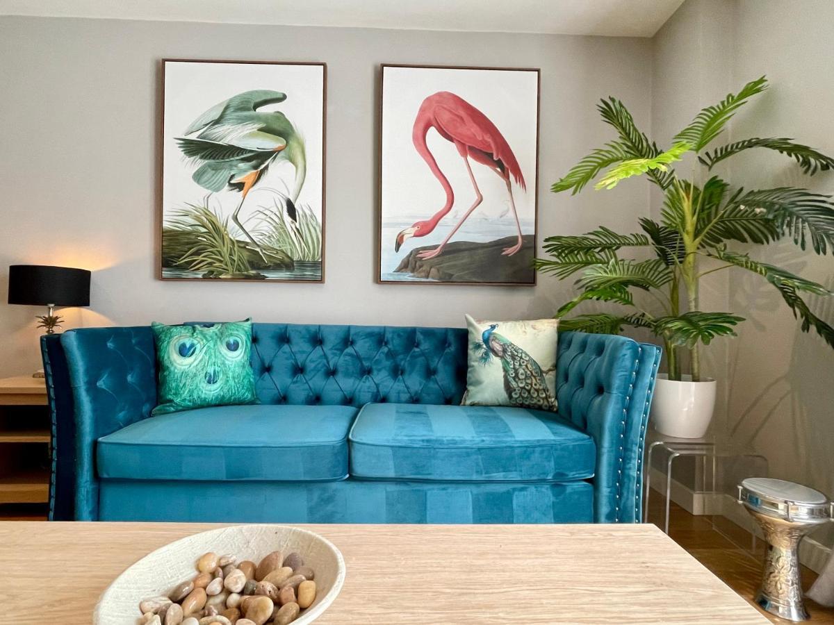 Stunning 2-Bed Town Centre Apartment - Hosted By Hutch Lifestyle Leamington Spa Bagian luar foto