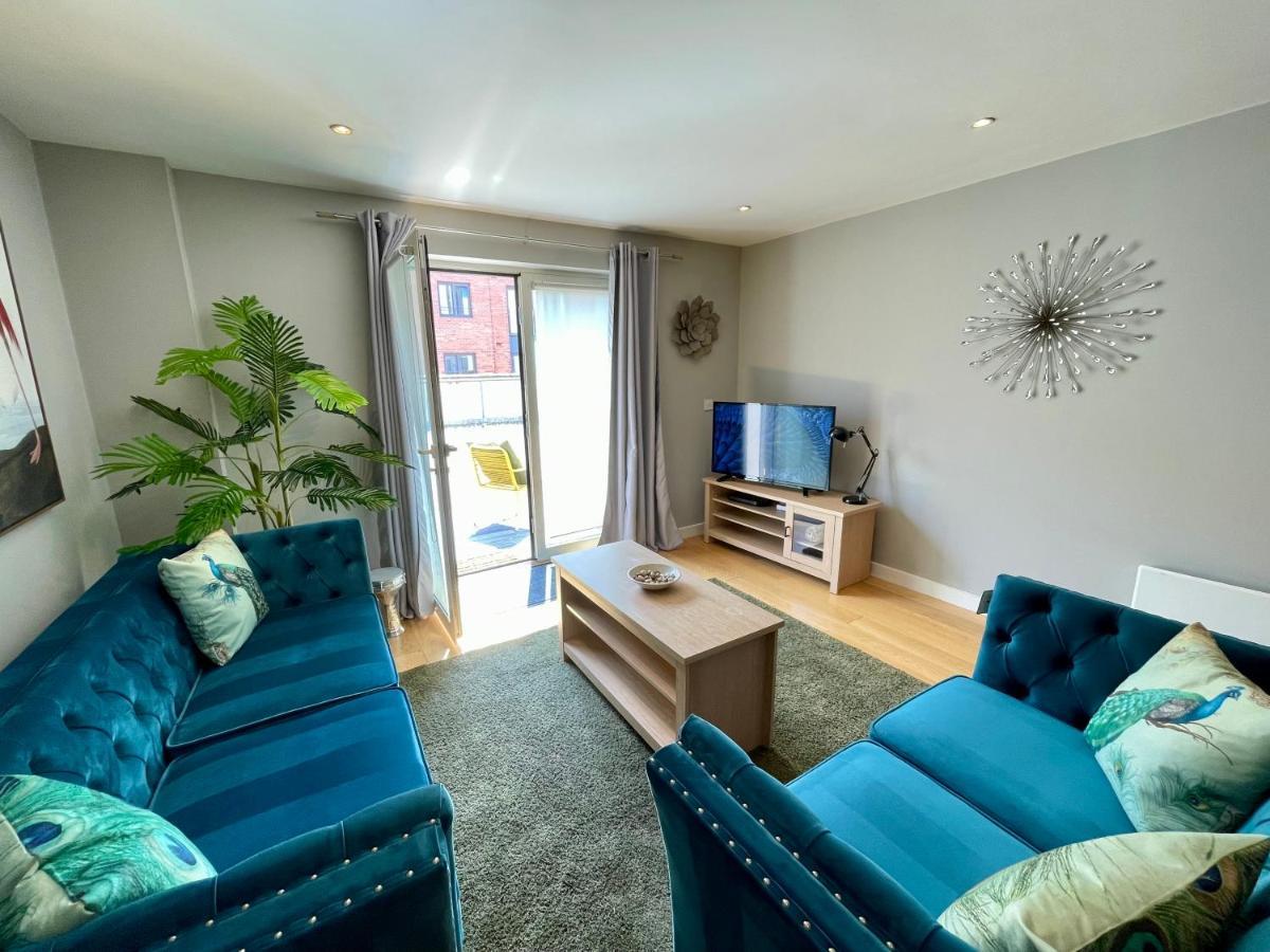 Stunning 2-Bed Town Centre Apartment - Hosted By Hutch Lifestyle Leamington Spa Bagian luar foto