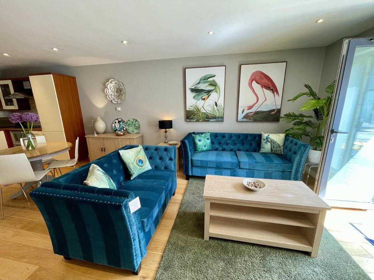 Stunning 2-Bed Town Centre Apartment - Hosted By Hutch Lifestyle Leamington Spa Bagian luar foto