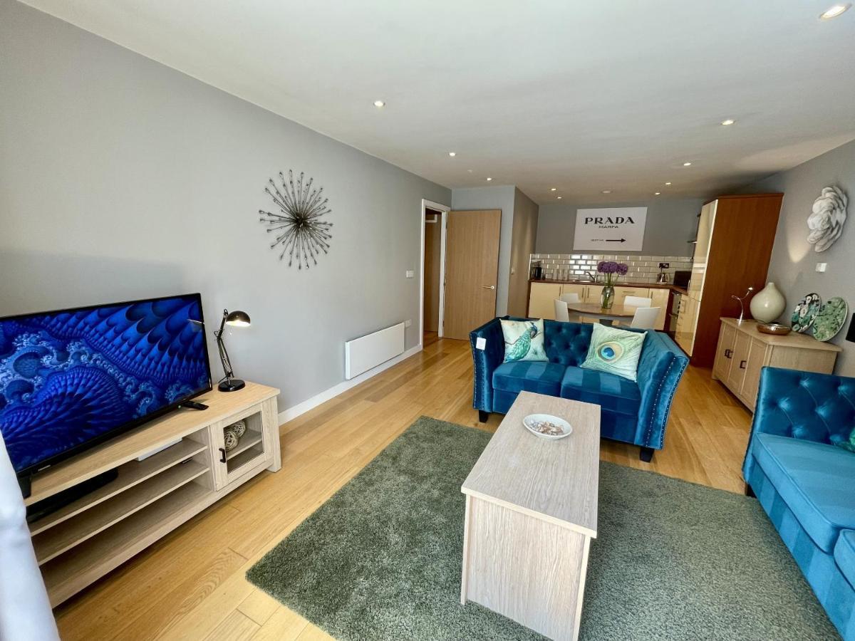 Stunning 2-Bed Town Centre Apartment - Hosted By Hutch Lifestyle Leamington Spa Bagian luar foto
