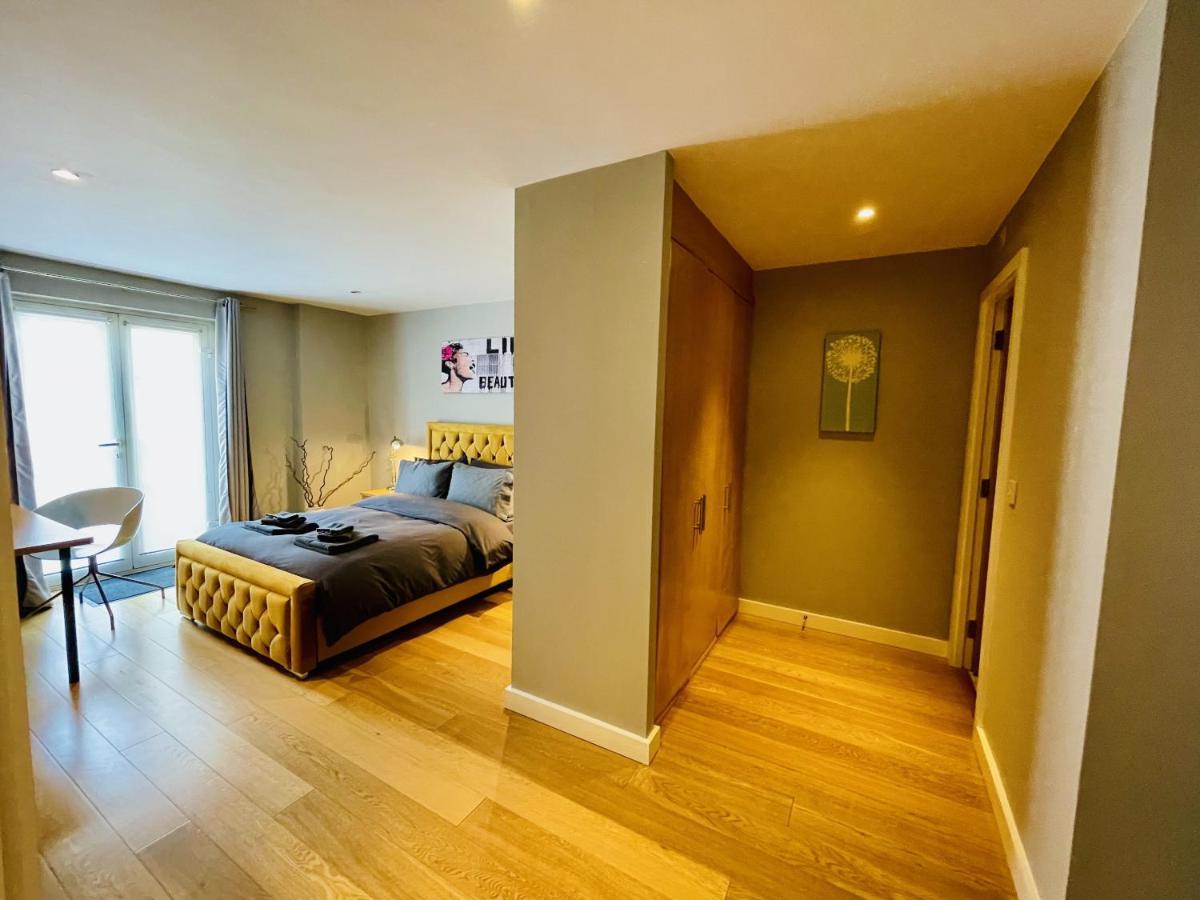 Stunning 2-Bed Town Centre Apartment - Hosted By Hutch Lifestyle Leamington Spa Bagian luar foto