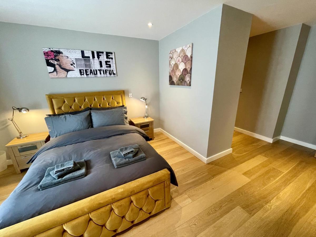 Stunning 2-Bed Town Centre Apartment - Hosted By Hutch Lifestyle Leamington Spa Bagian luar foto