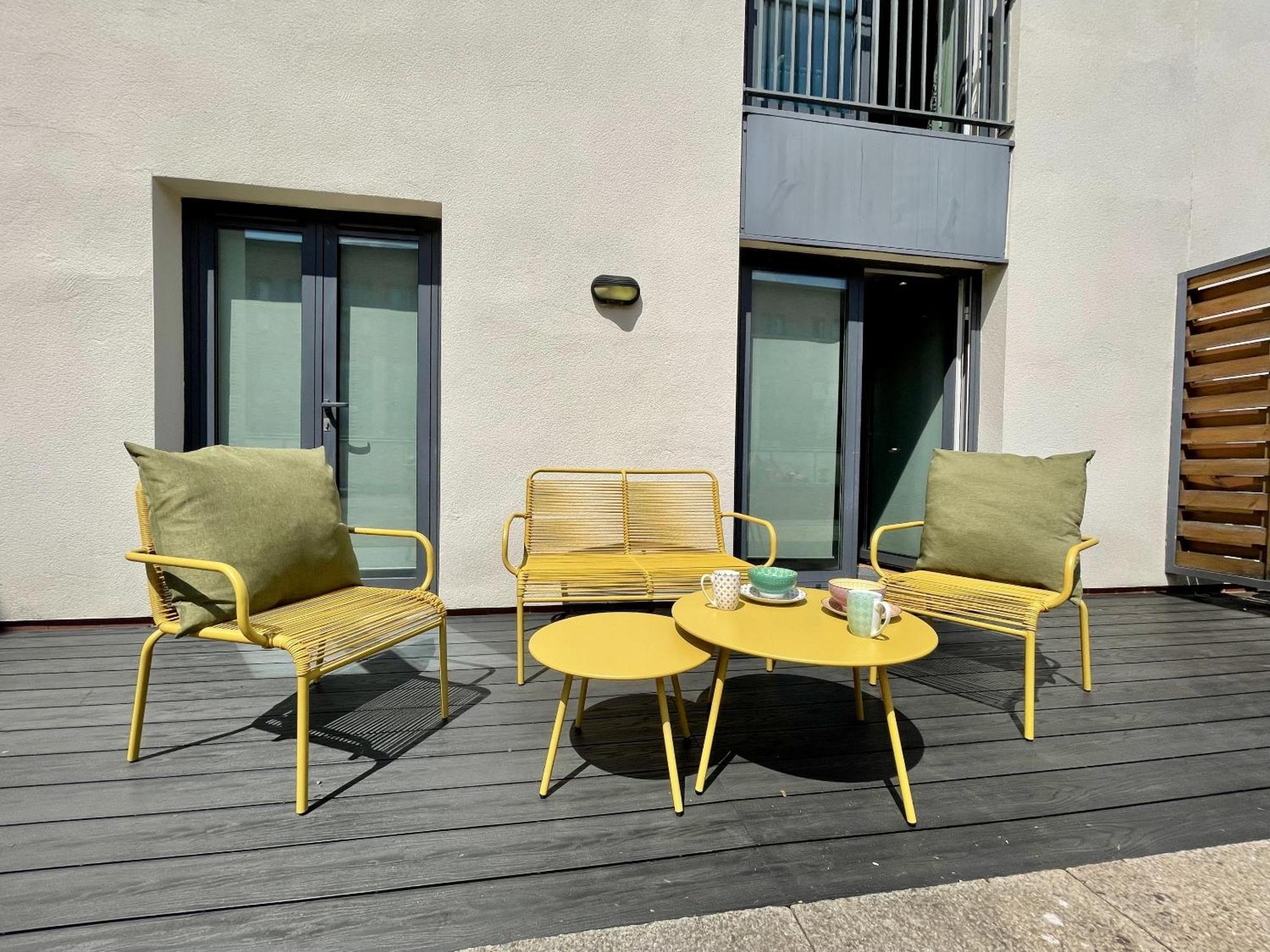 Stunning 2-Bed Town Centre Apartment - Hosted By Hutch Lifestyle Leamington Spa Bagian luar foto