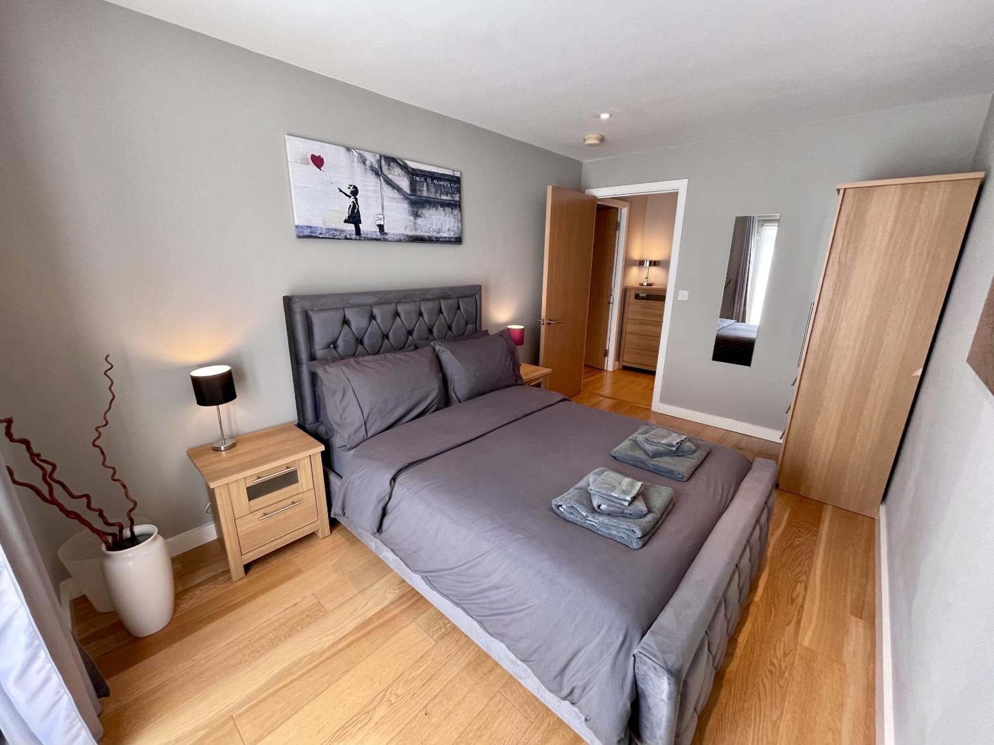 Stunning 2-Bed Town Centre Apartment - Hosted By Hutch Lifestyle Leamington Spa Bagian luar foto
