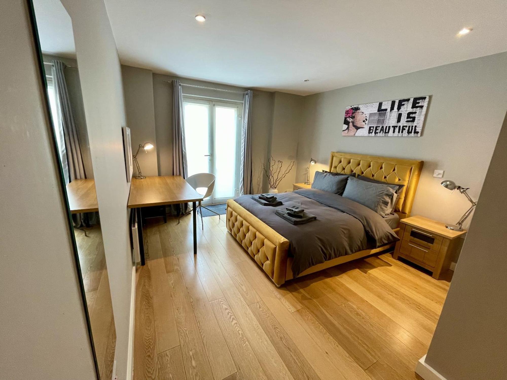 Stunning 2-Bed Town Centre Apartment - Hosted By Hutch Lifestyle Leamington Spa Bagian luar foto