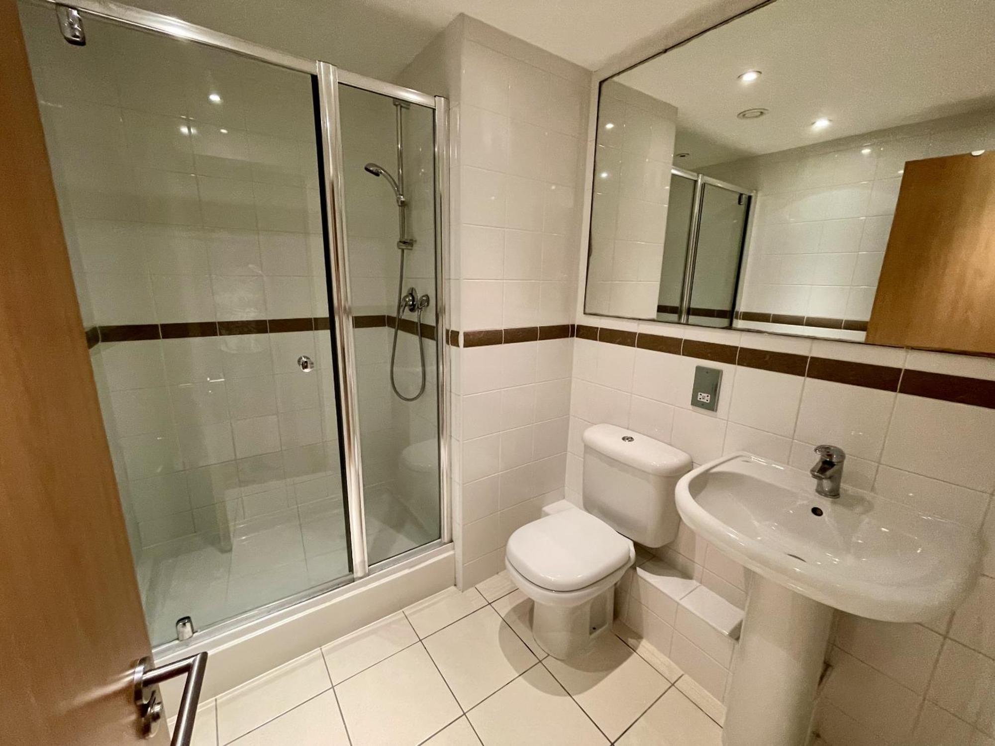 Stunning 2-Bed Town Centre Apartment - Hosted By Hutch Lifestyle Leamington Spa Bagian luar foto