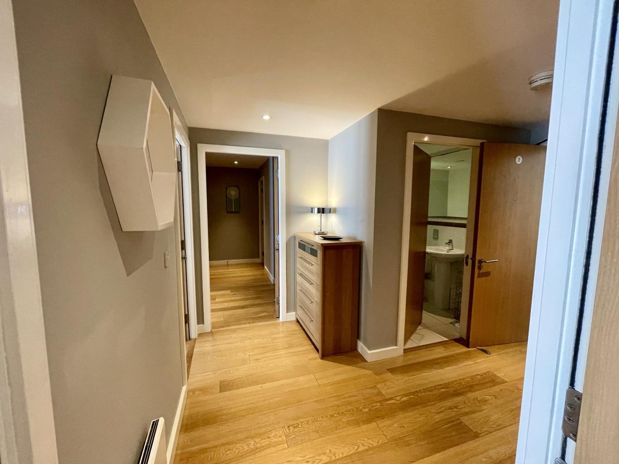 Stunning 2-Bed Town Centre Apartment - Hosted By Hutch Lifestyle Leamington Spa Bagian luar foto